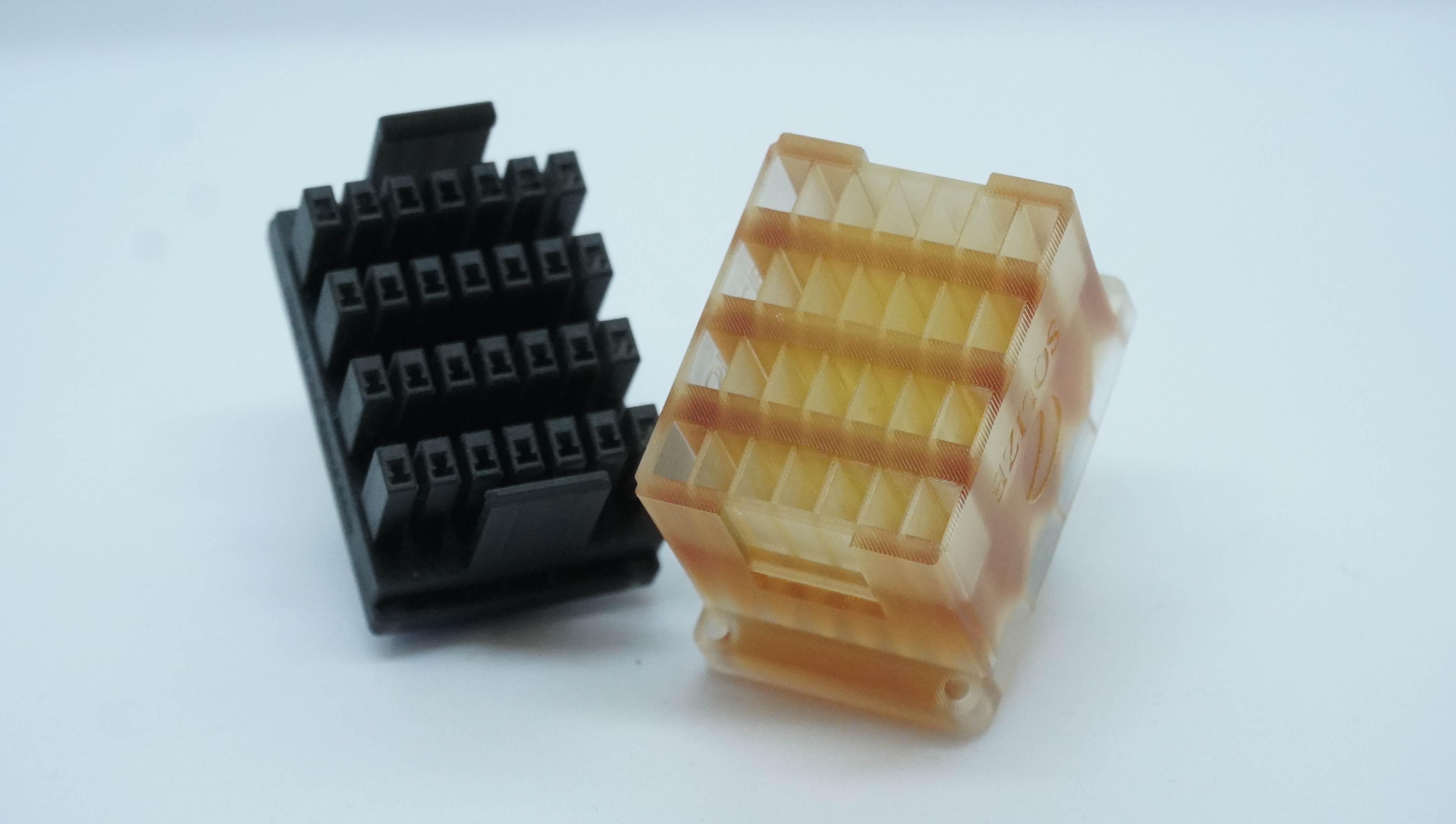 HI TEMP 300-AMBで製作したコネクター部品